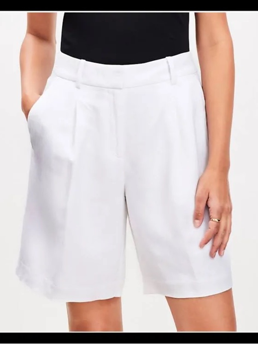 LOFT Size 6 White “The Peyton Short” Tailored Bermuda Shorts